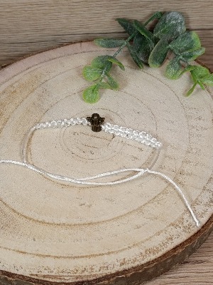 Bílý pletený náramek s andělem