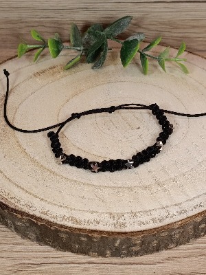 Pletený náramek s hvězdičkami