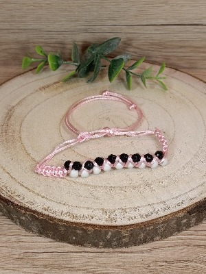 Zaplétaný náramek s korálky