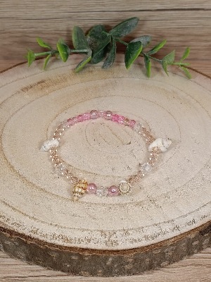 Růžový náramek s mušličkami