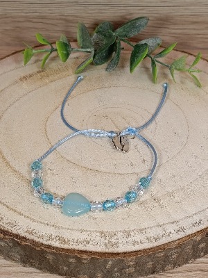 Modrý náramek s nožičkami