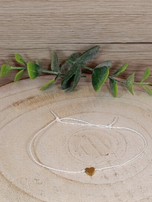 Náramek se zlatým srdíčkem