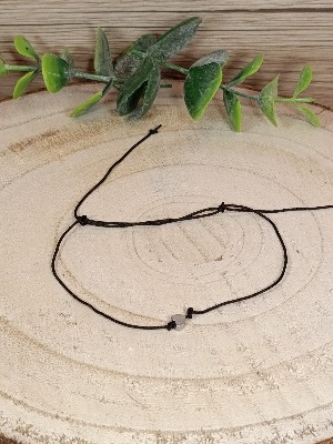 Černý náramek s mini stříbrným srdcem